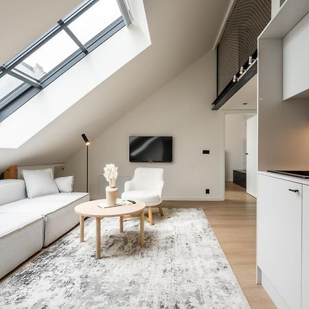 Honest Karlin Aparthotel Prag Exteriör bild