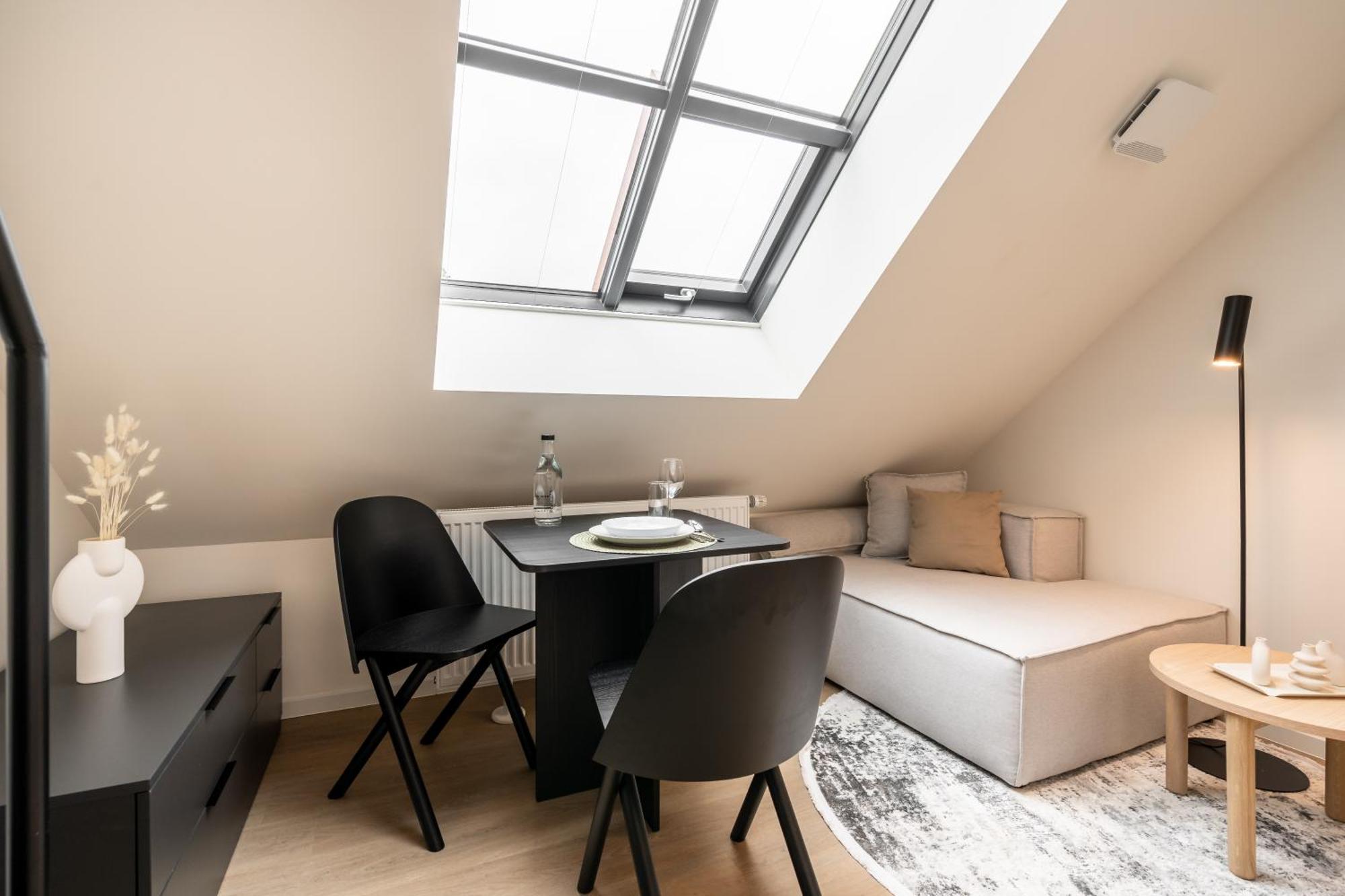 Honest Karlin Aparthotel Prag Exteriör bild