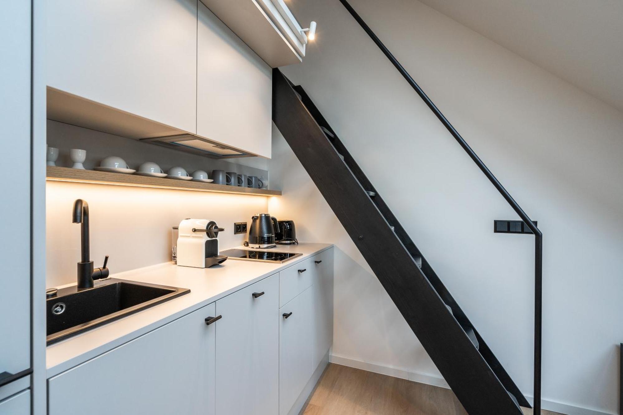 Honest Karlin Aparthotel Prag Exteriör bild