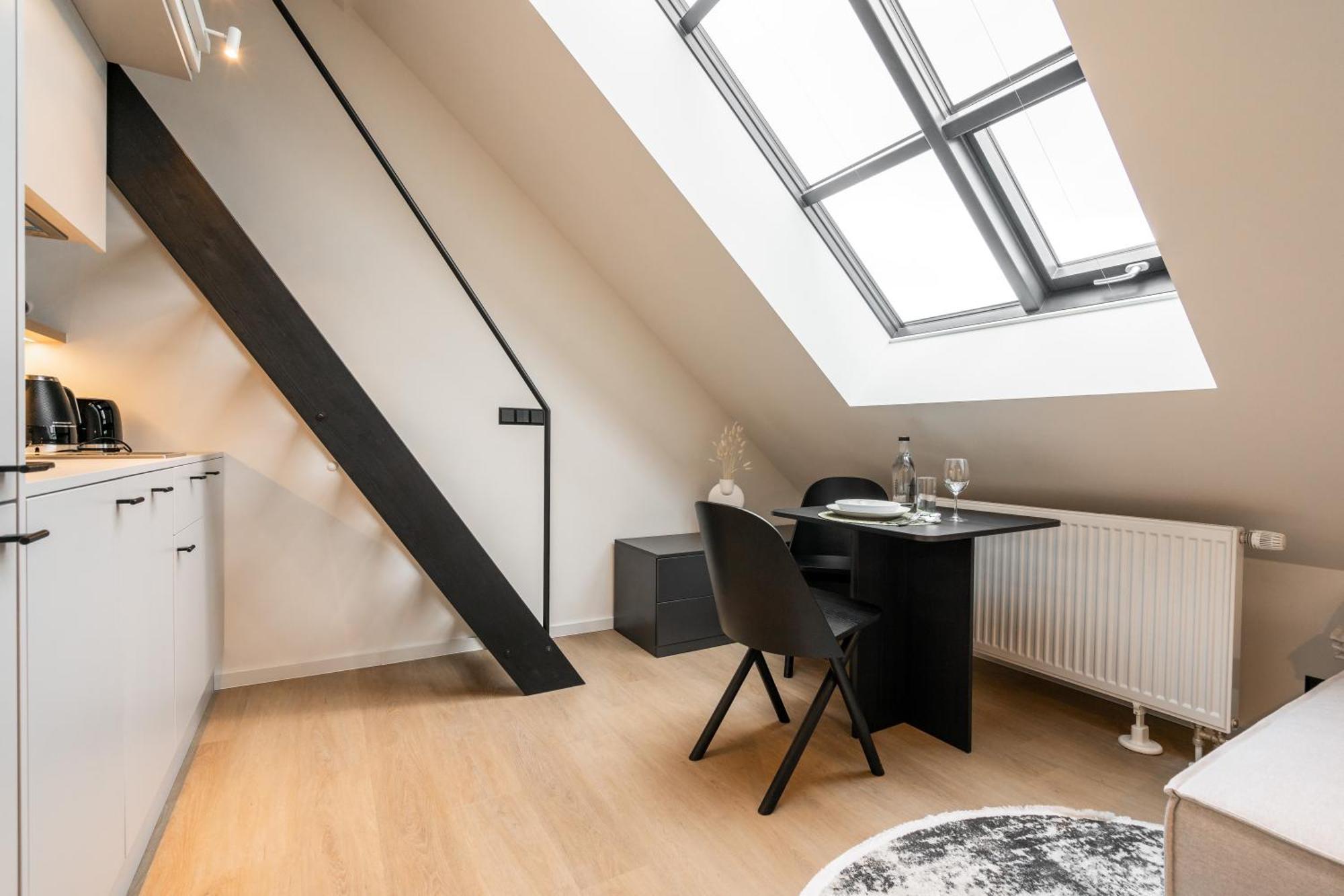 Honest Karlin Aparthotel Prag Rum bild