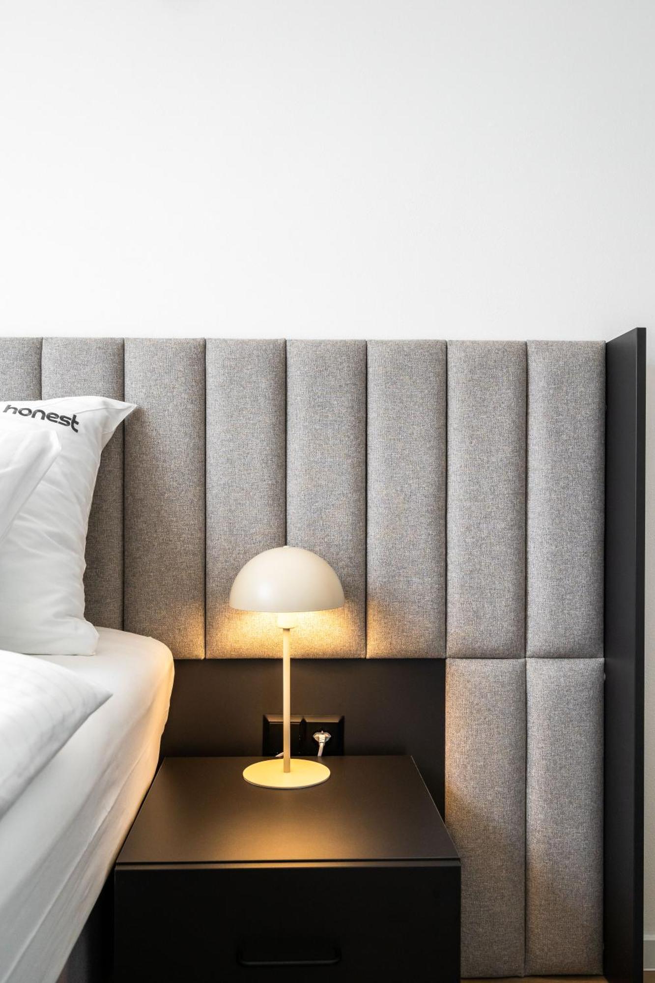 Honest Karlin Aparthotel Prag Rum bild