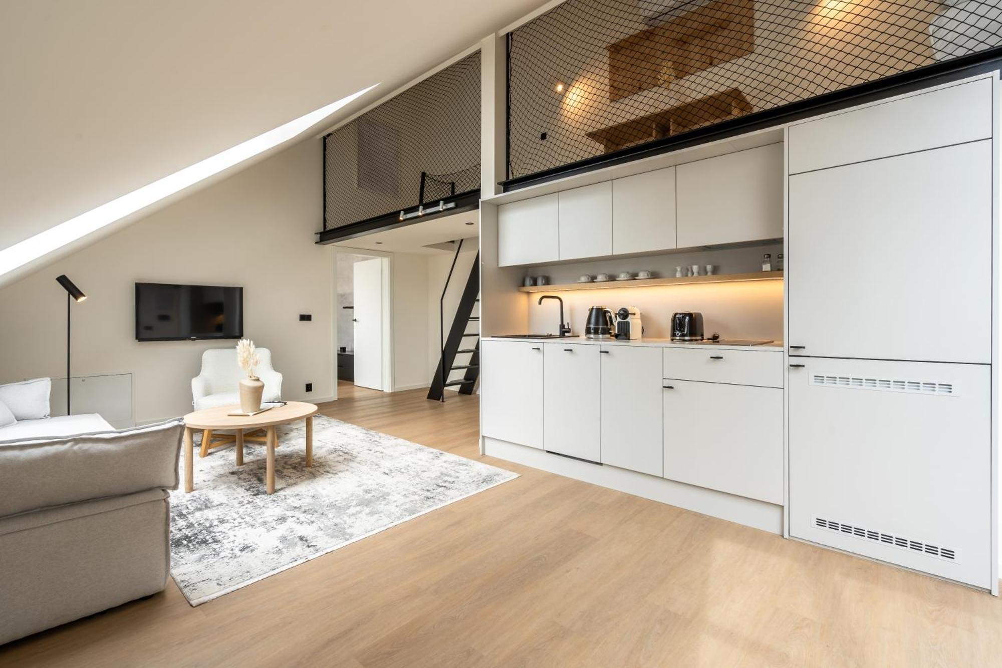 Honest Karlin Aparthotel Prag Exteriör bild