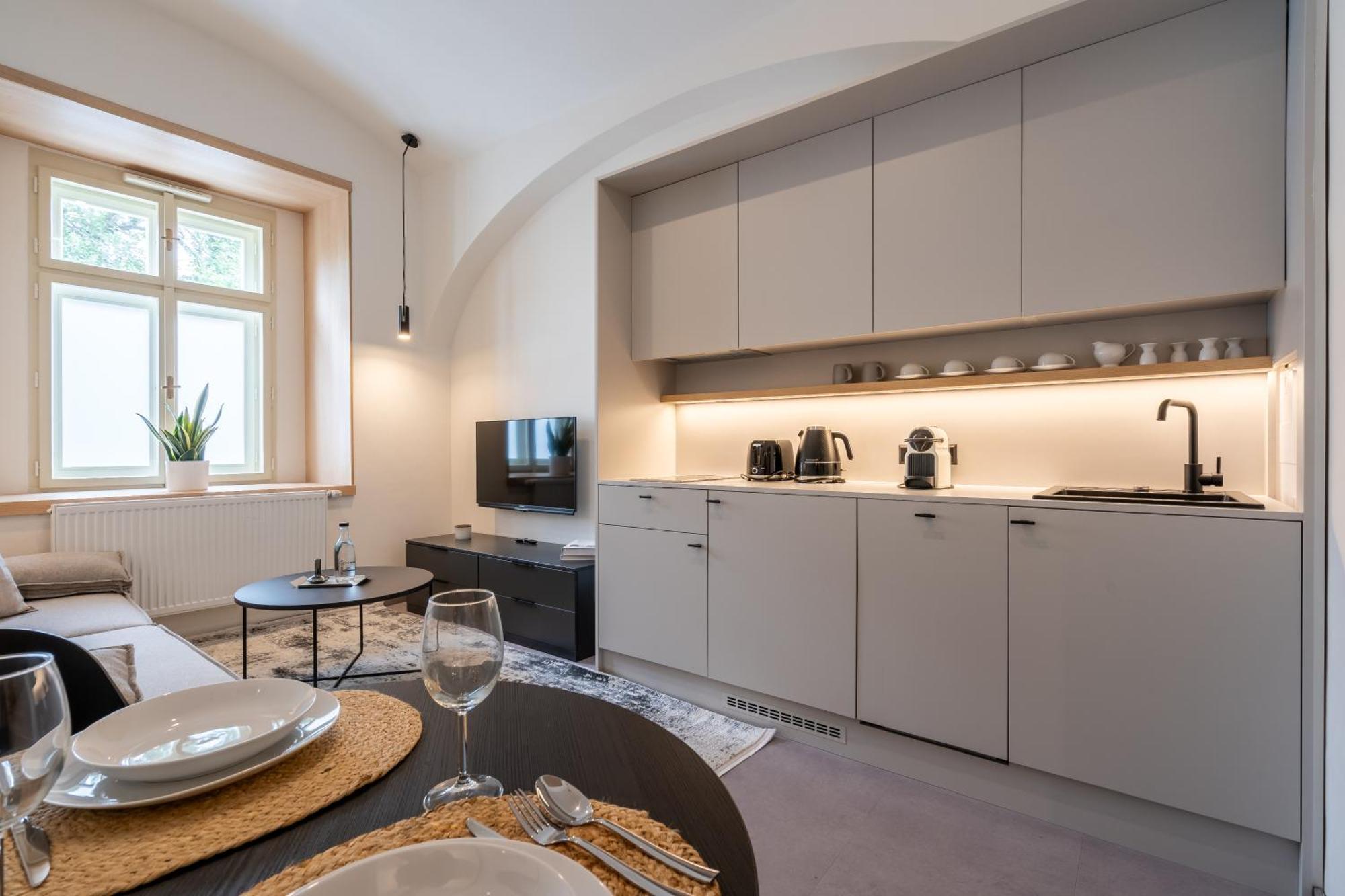 Honest Karlin Aparthotel Prag Rum bild