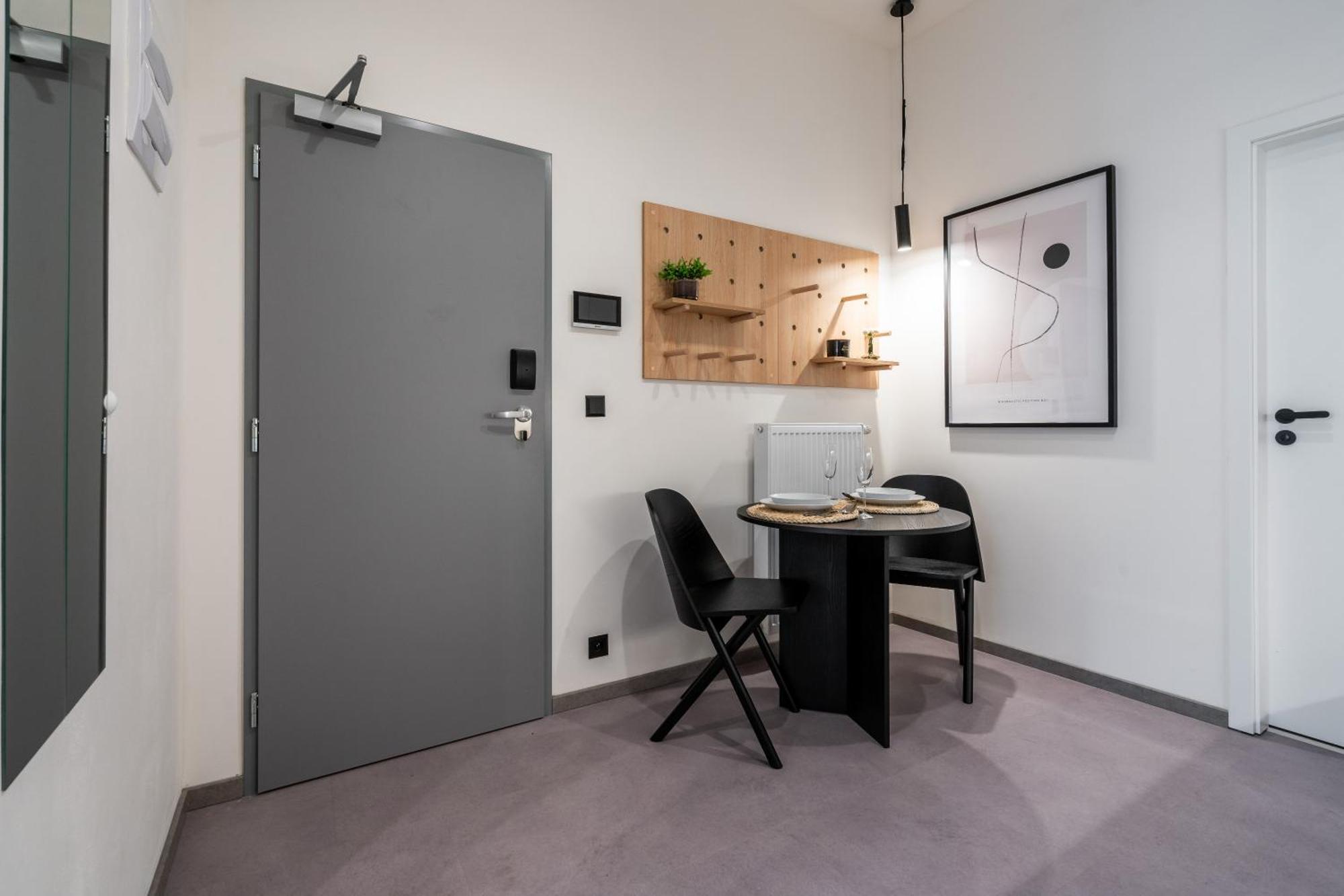 Honest Karlin Aparthotel Prag Rum bild