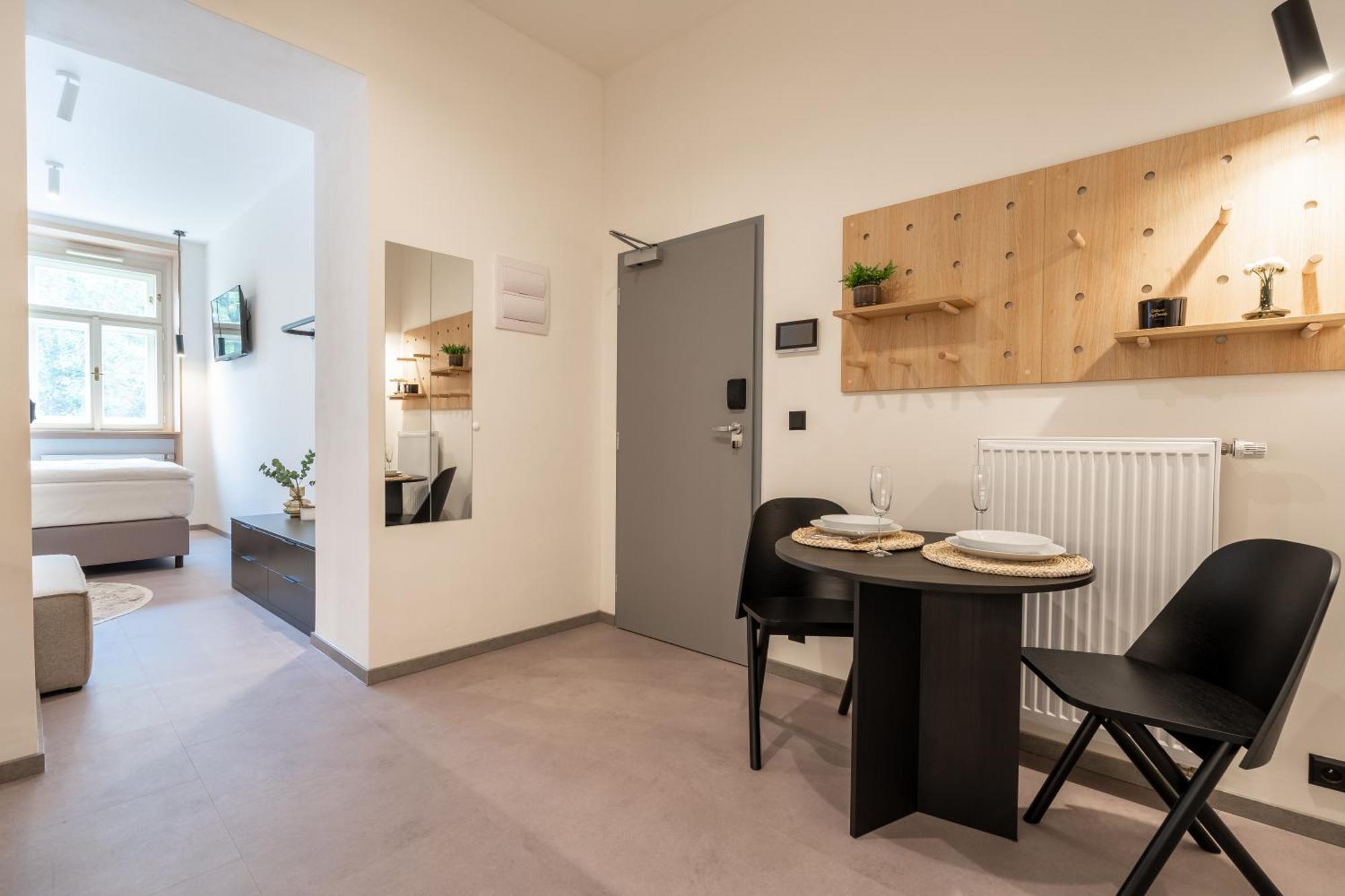 Honest Karlin Aparthotel Prag Rum bild
