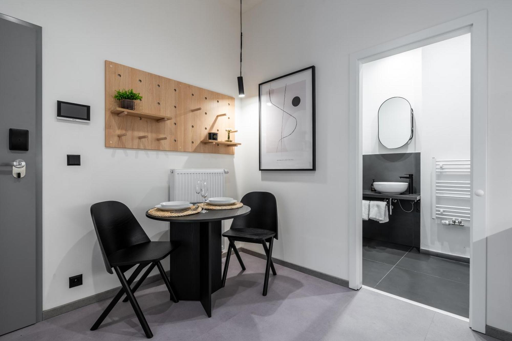 Honest Karlin Aparthotel Prag Exteriör bild