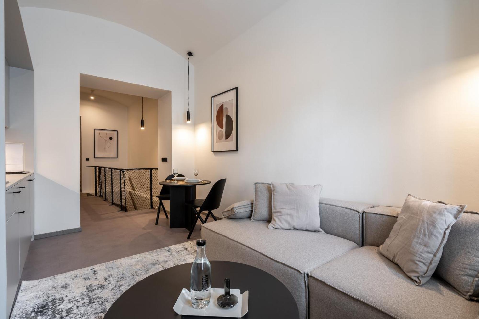 Honest Karlin Aparthotel Prag Exteriör bild