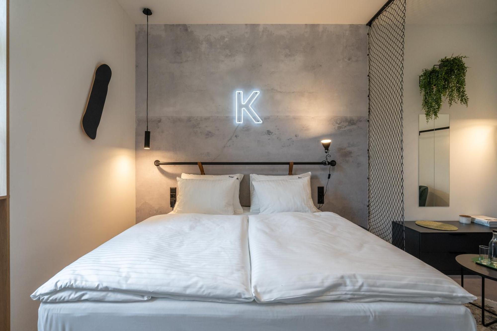 Honest Karlin Aparthotel Prag Rum bild