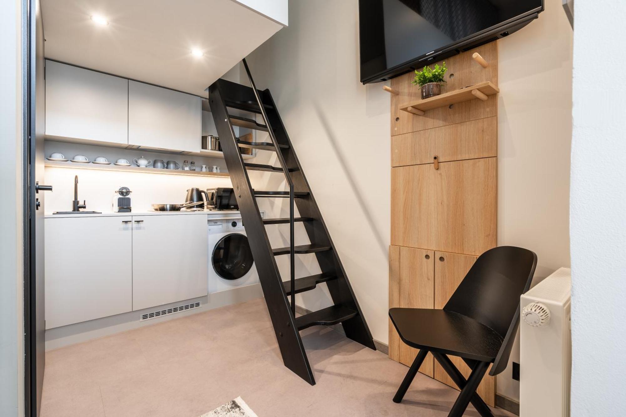 Honest Karlin Aparthotel Prag Exteriör bild
