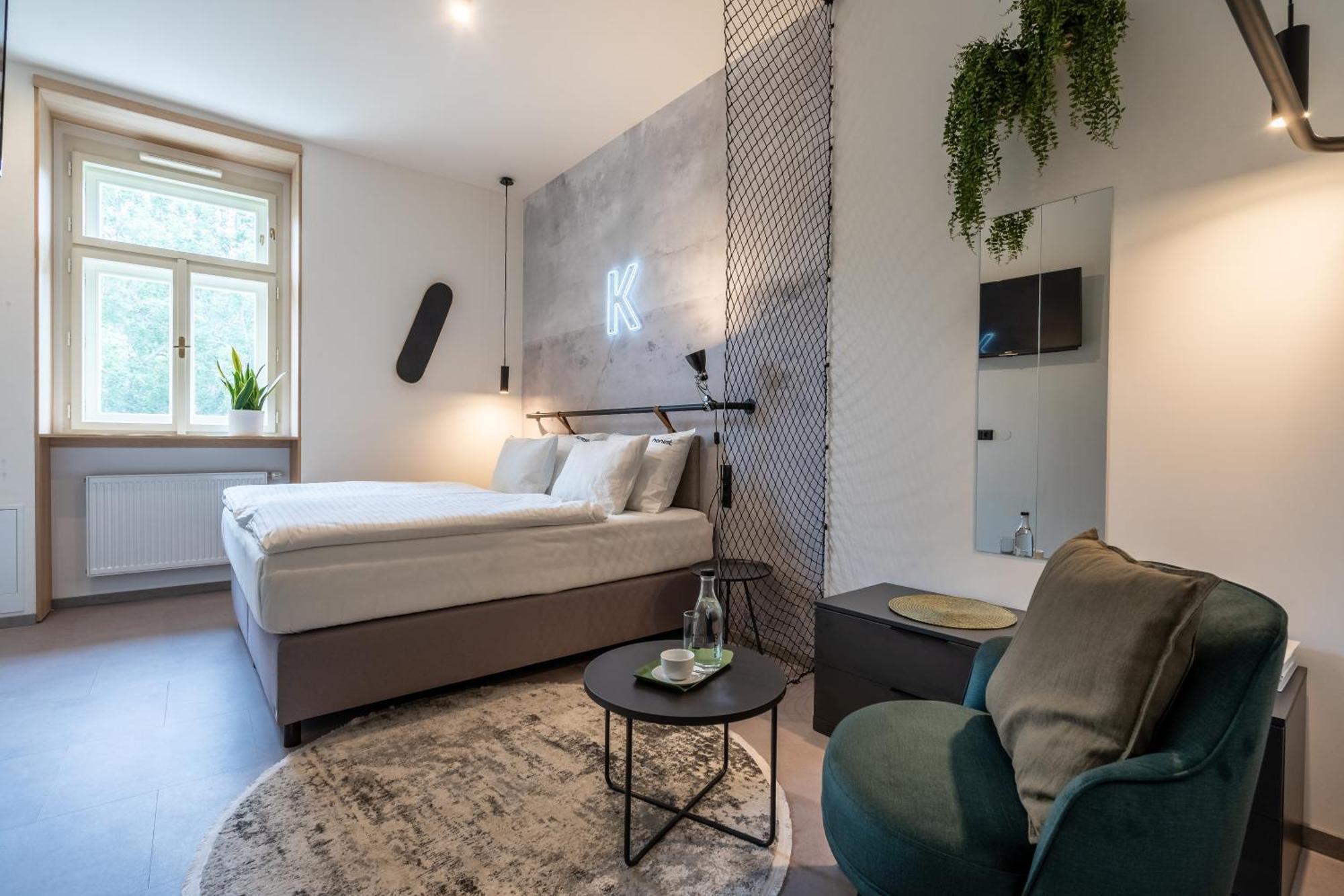 Honest Karlin Aparthotel Prag Exteriör bild