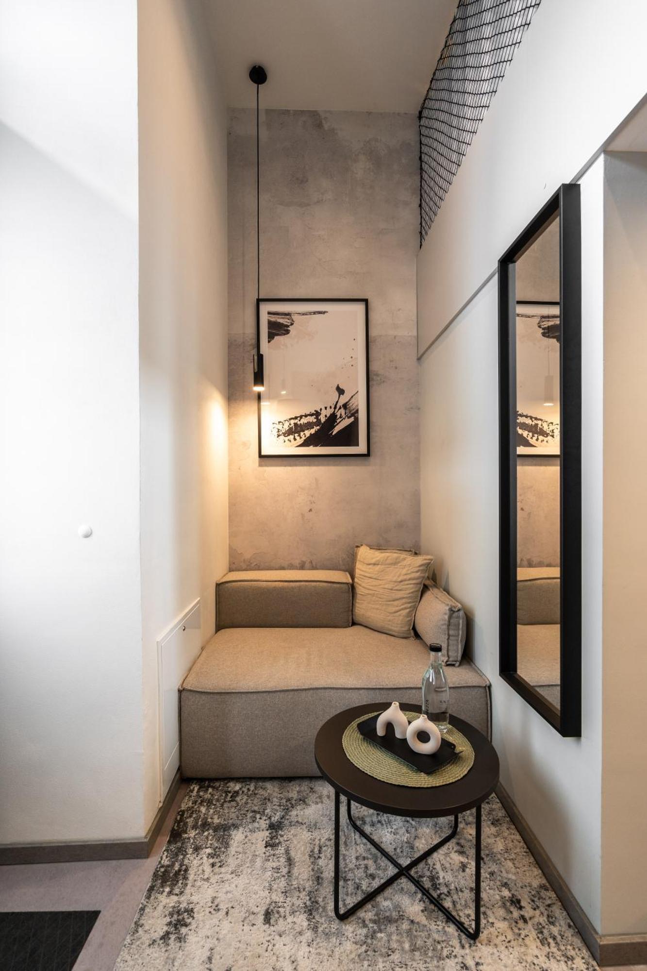 Honest Karlin Aparthotel Prag Exteriör bild