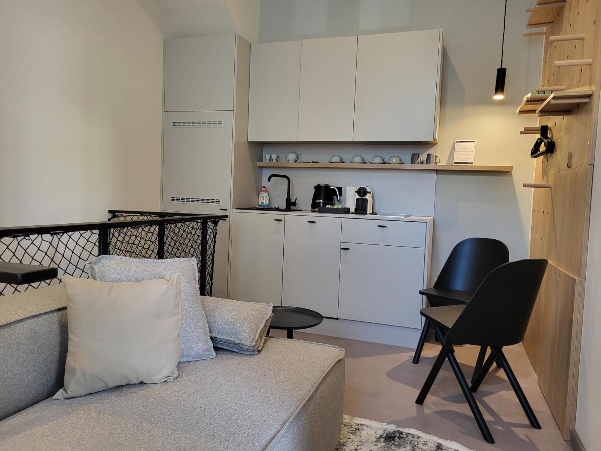 Honest Karlin Aparthotel Prag Rum bild